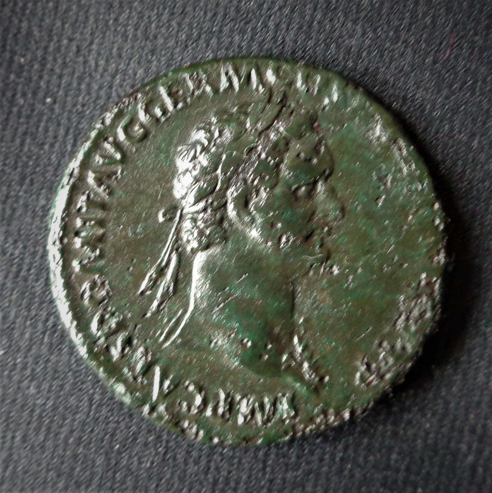 3917. Romeinse as van Domitianus 81-96 n Chr. - + Coins ...